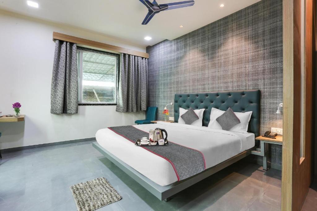 Glitz Hotels Arc Palace - Mankoli, Bhiwandi Eksteriør billede